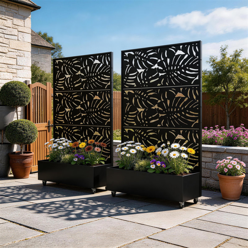 Boîte à fleurs en métal avec treillis et roues Truett, H 70,8 po x l 47,2 po x P 15,7 po, Noir