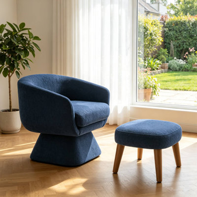 Le fauteuil d'appoint moderne avec repose-pieds rehausse la détente et la lecture silencieuse