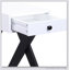 Table d'appoint Fierce blanc et noir avec port USB intégré pour des espaces de vie modernes et fonctionnels