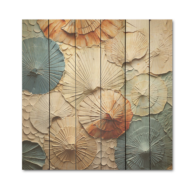 Coastal Mosaic Seacreatures I - coquillage sur bois de pin naturel, H 30 po x l 30 po