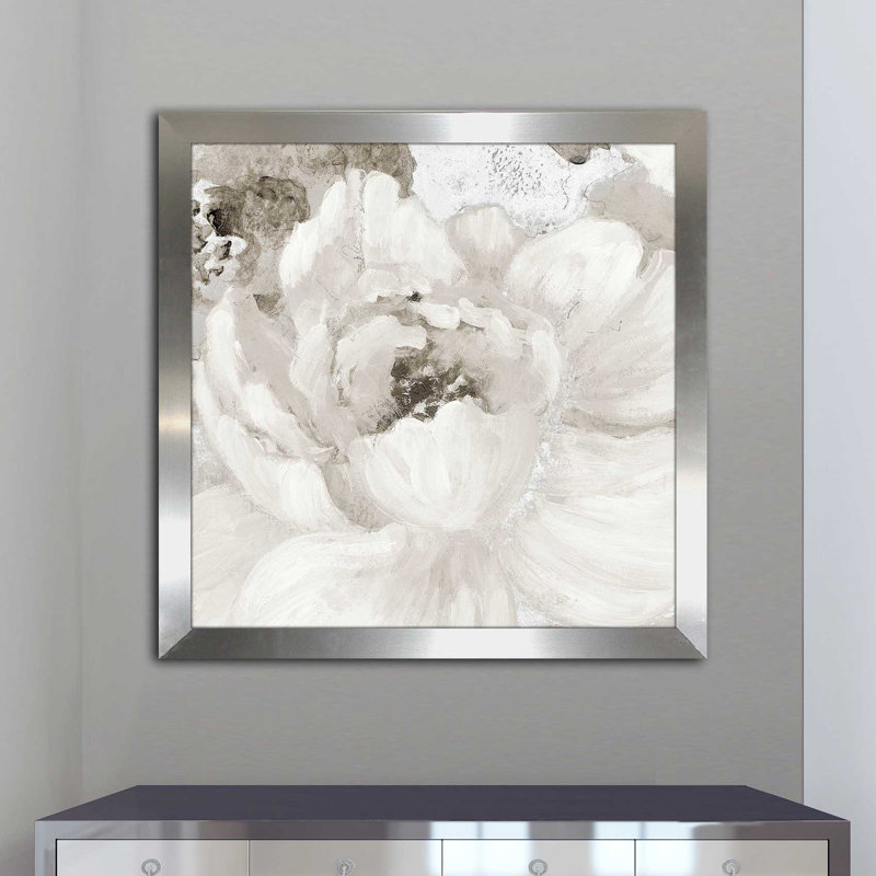 «Light Grey Flowers I» par Lanie Loreth, reproduction sur toile, H 25,5 po x l 25,5 po x P 1 po, Encadrement argenté