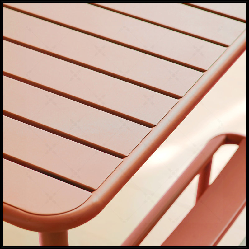 Table carrée, Rouge brique clair