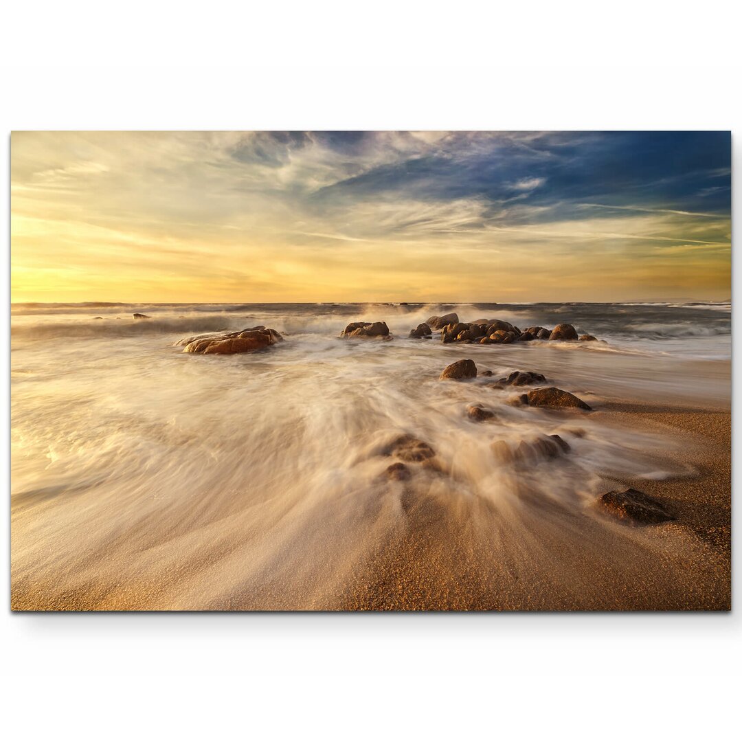 Leinwandbild Steiniger Strand im Sonnenschein