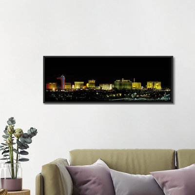 Les bâtiments sont allumés la nuit dans une ville, las vegas, nevada, états-unis, états-#2, impression sur toile tendue