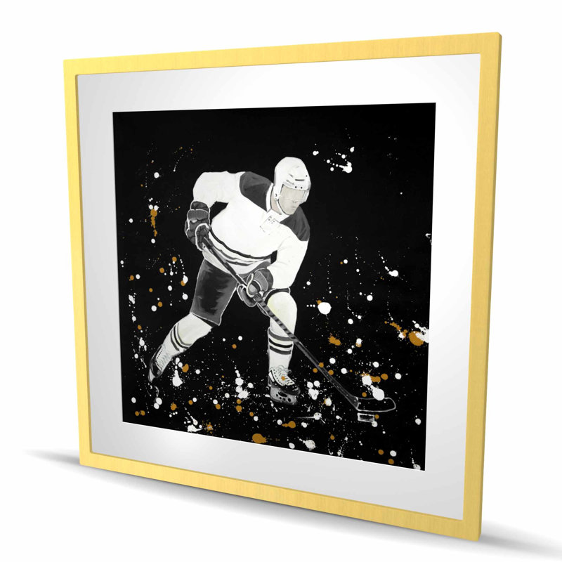 Joueur de hockey en action - «Grey Man», reproduction encadrée, H 36 po x l 36 po, Doré