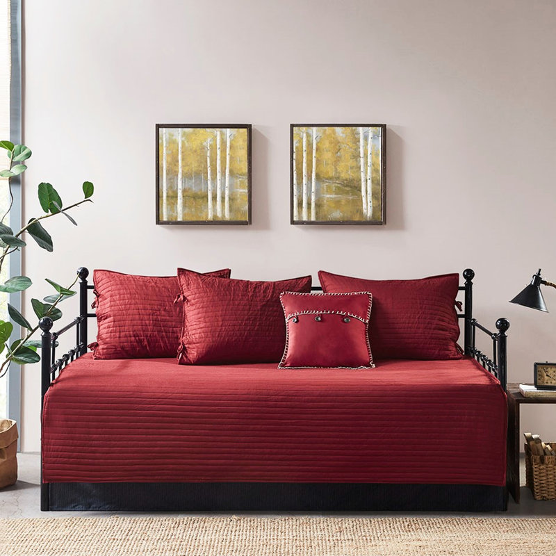 Housse pour lit de jour simple en rouge - 6 pièces, tissu écossais réversible, avec rembourrage en coton pour plus de durabilité, comprend des taies décoratives et un coussin décoratif