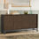 Buffet industriel moderne en bois massif avec portes réglables et base en métal L 72 po Banting