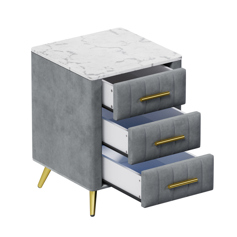 Table de chevet grise rembourrée avec 3 tiroirs spacieux, des accents métalliques et un plateau élégant pour une chambre à coucher moderne