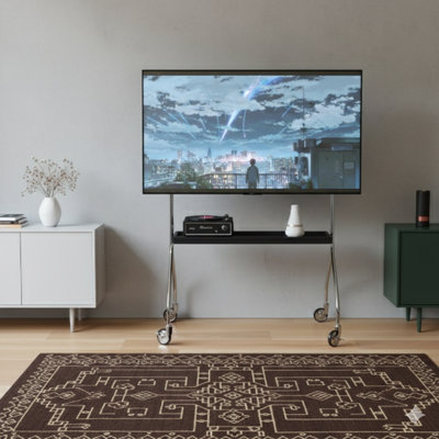 Un meuble mobile noir antique conçu pour accueillir un meuble télé sur pied ou un téléviseur à projection, vous permettant de vous promener dans le meuble télé.