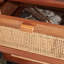 Table de chevet élégante à 2 tiroirs avec poignées dorées en bois-261355757