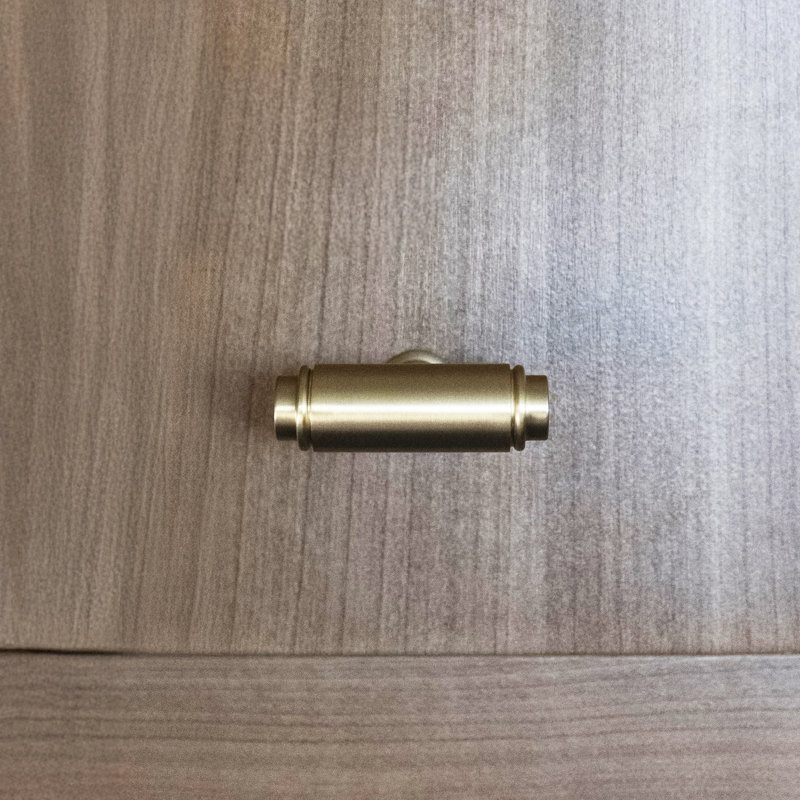 Poignée cylindrique 1 5/8 po, H 1,81 po x l 0,59 po x P 1,44 po, Laiton satiné
