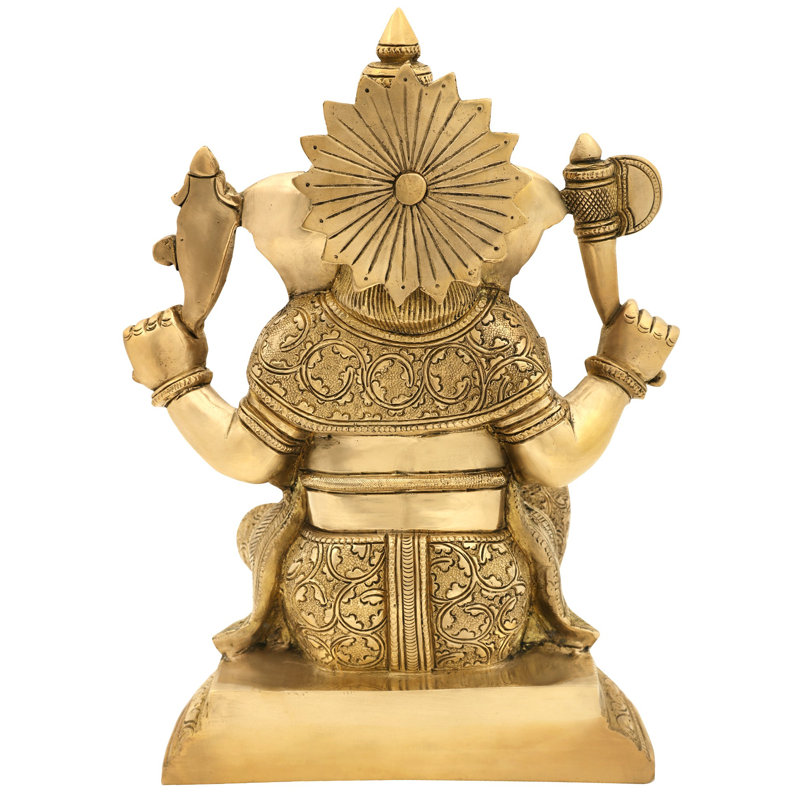 Figurine lord Ganesha assis sur un piédestal