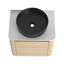 Meuble-lavabo de 61 cm (24 po) comprenant un lavabo en céramique, un comptoir en pierre blanche et une porte à fermeture amortie : une solution silencieuse et fonctionnelle.