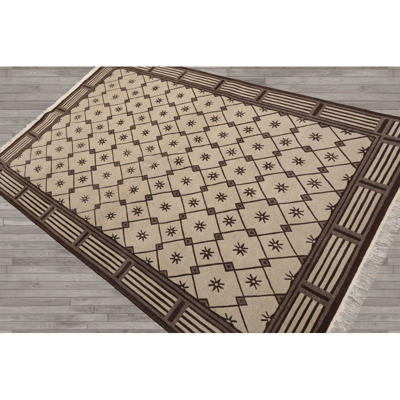 Tapis intérieur / extérieur en laine noué à la main à motif géométrique rectangulaire brun / beige 5 pi x 7 pi 11 po Stiljan