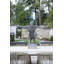 Statue en aluminium avec accoudoirs tendus