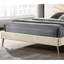 Lit simple de style Mid-Century moderne avec tête de lit beige doux et pieds en bois rembourrés or-1526324886