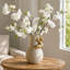 Vase d'appoint avec figurine dorée abstraite-361706803