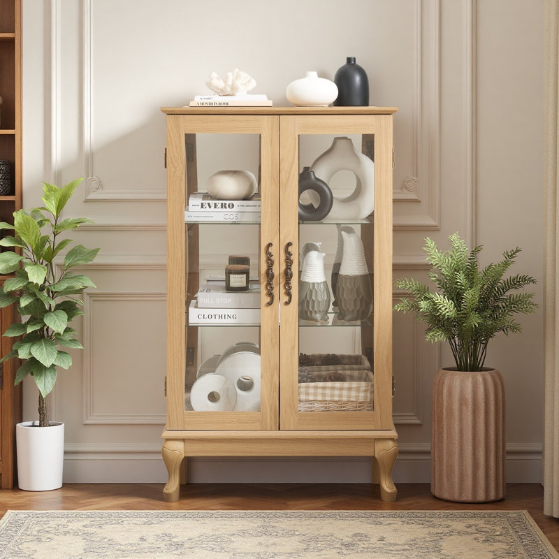 Élégante armoire vitrée en chêne clair avec portes en verre trempé, lumière DEL, panneau arrière en miroir et tablettes réglables - rangement parfait pour la maison et le bureau