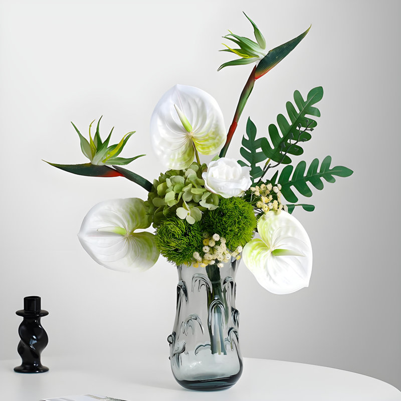 Ornements de fleurs simulées