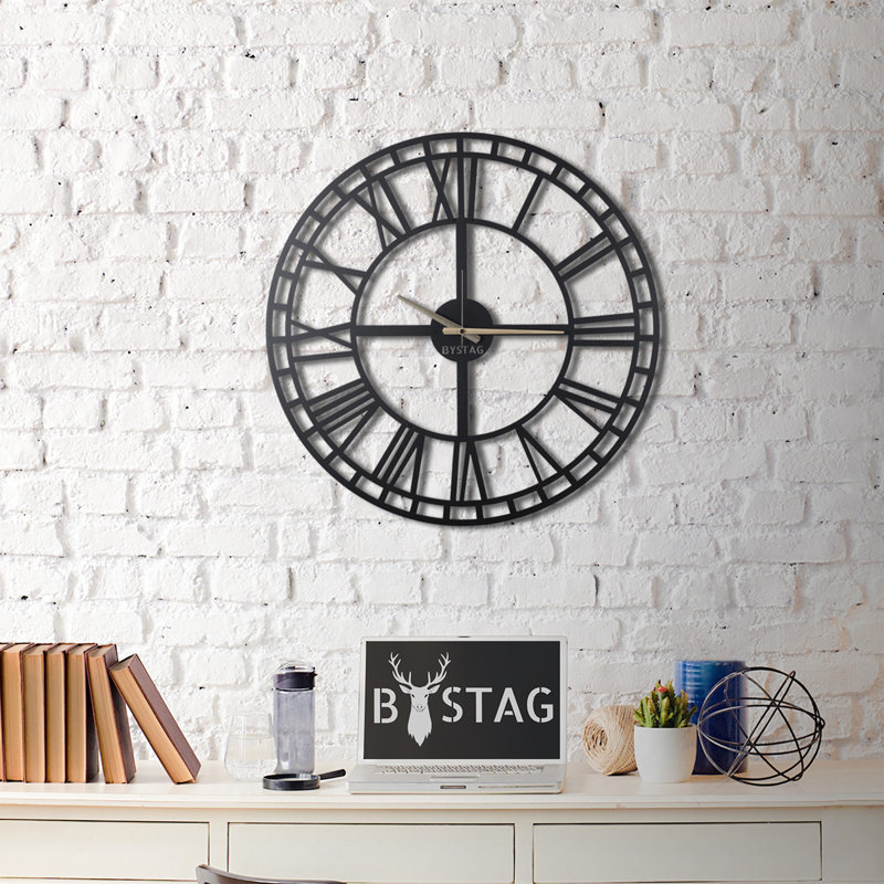 Horloge murale élégante en métal, noire, 27,6 po x 27,6 po | 100% métal, épaisseur: 0,08 pouce | Mécanisme silencieux, fixation murale facile, nécessite 1 pile AA (non incluse) | Décoration élégante pour toute pièce