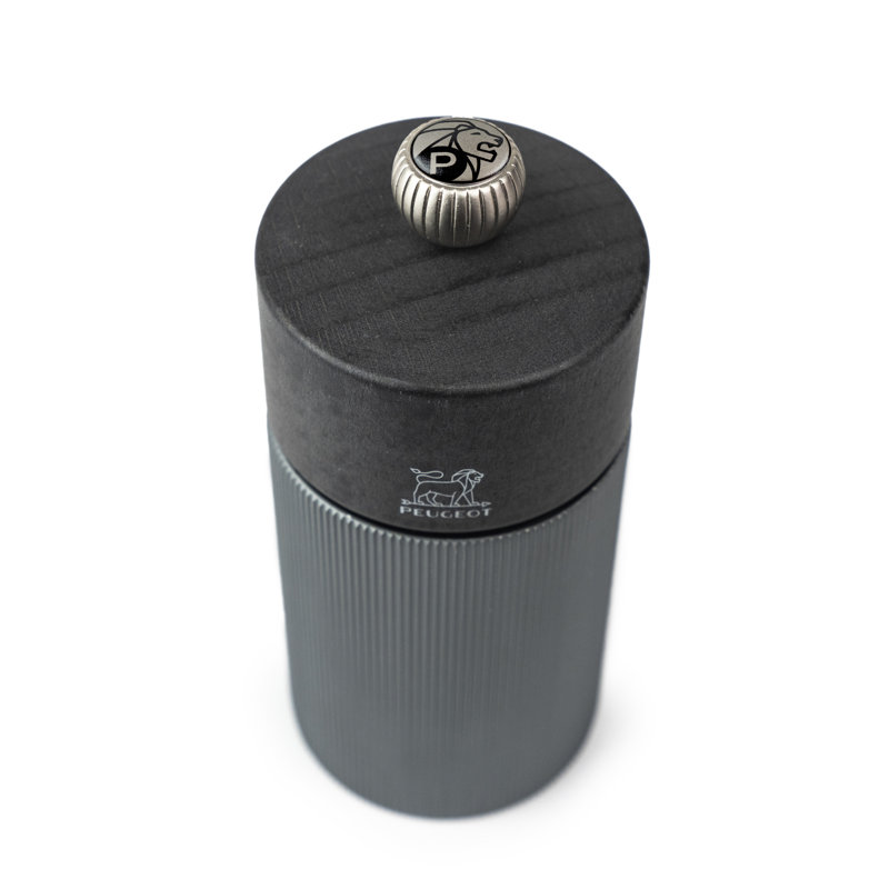 Moulin à poivre Line, aluminium et bois de hêtre, carbone, 5 pouces