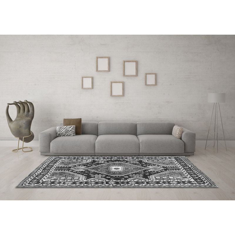 Metty Performance Oriental Indoor Rug, Square 5'