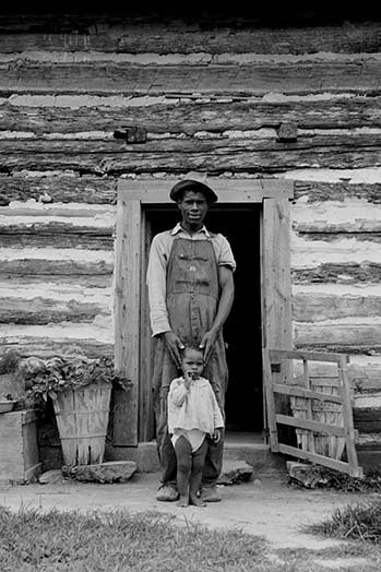 « young sharecropper et son premier enfant », reproduction de photo, H 36 po x l 24 po x P 1,5 po