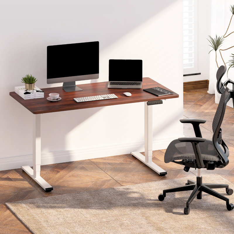 Bureau debout électrique à 3 étages à deux moteurs, 48.8" H x 55" W x 28" D, Acajou / blanc