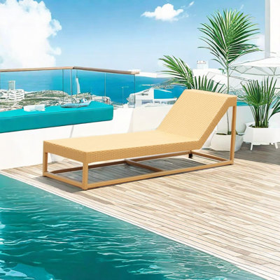 Chaise longue d'extérieur en rotin de patio