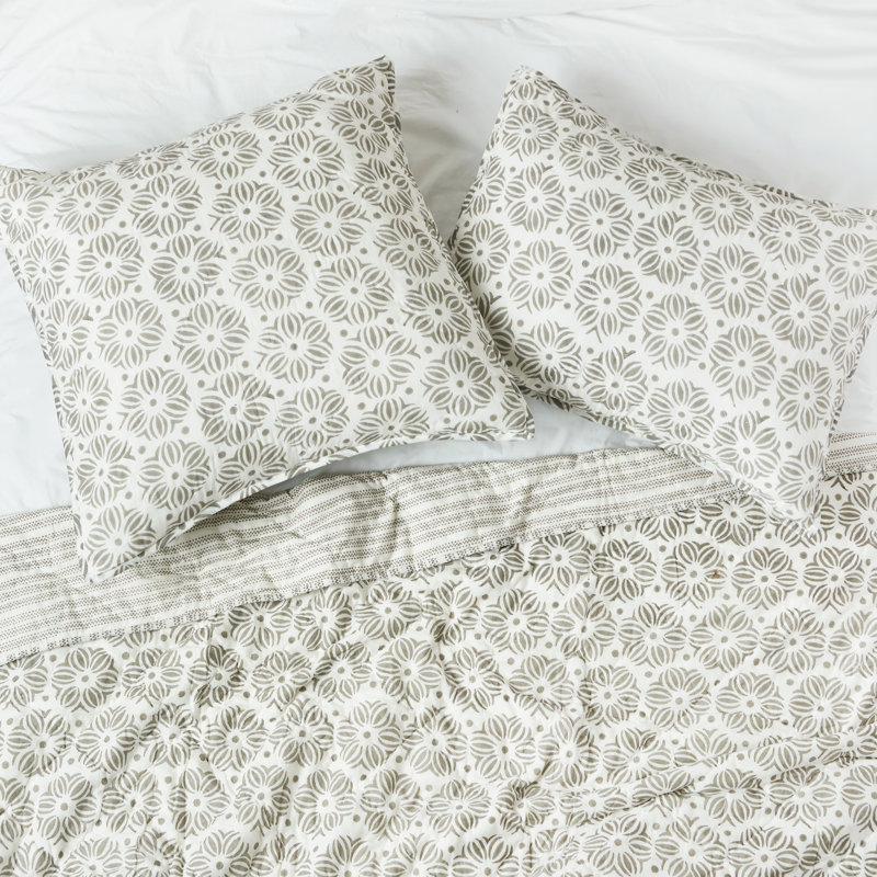 Hinton Cotton Floral Quilt, Queen Quilt