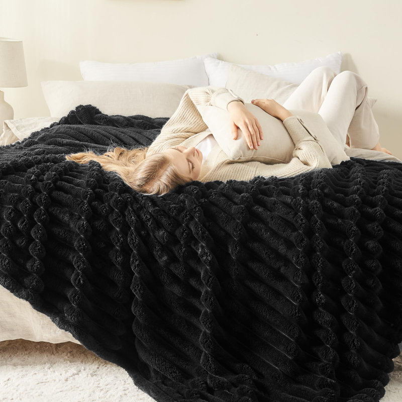 Couvre-lit très doux en flanelle soyeuse de qualité supérieure en jacquard tridimensionnel noir de Newcosplay, Très grand lit