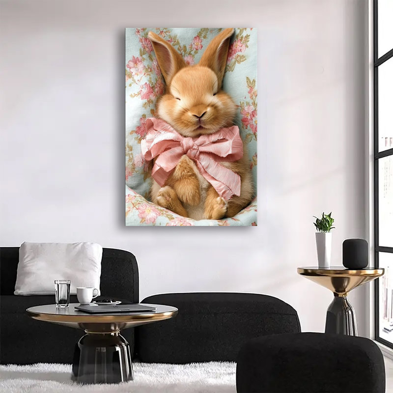 Lapin roux endormi avec nœud en soie rose sur tissu fleuri - Grande toile tendue sur châssis pour salon ou chambre