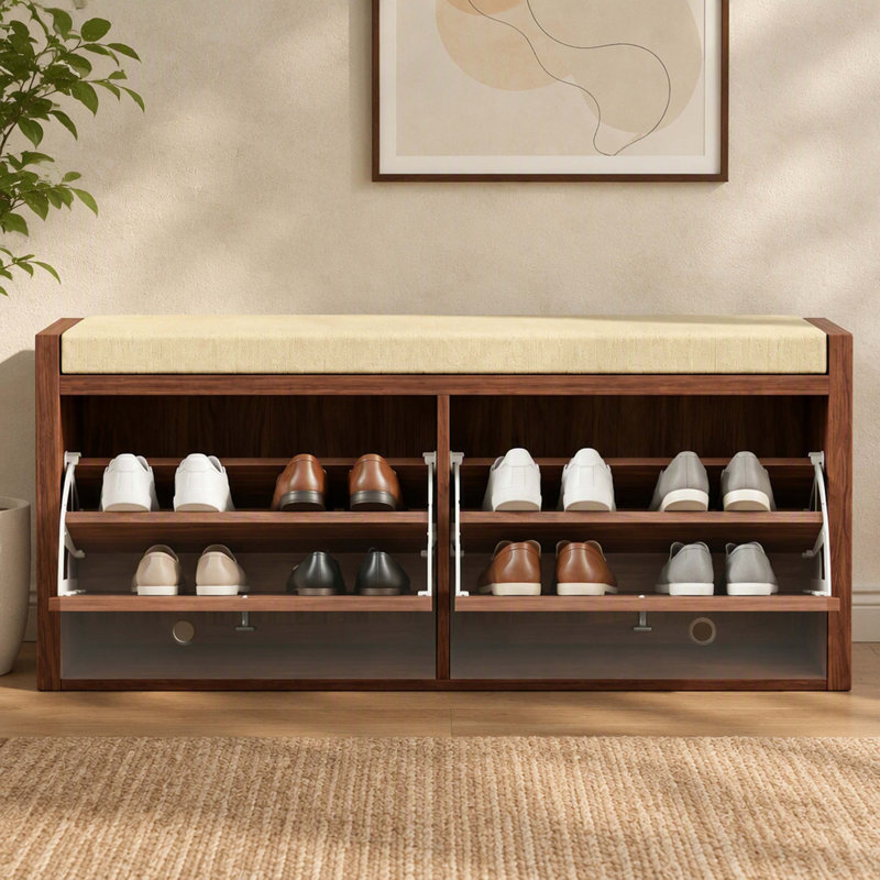 Banc d'entrée avec rangement pour chaussures, doté d'une assise rembourrée confortable et de 2 portes d'armoire décoratives en rotin pour l'organisation des chaussures.