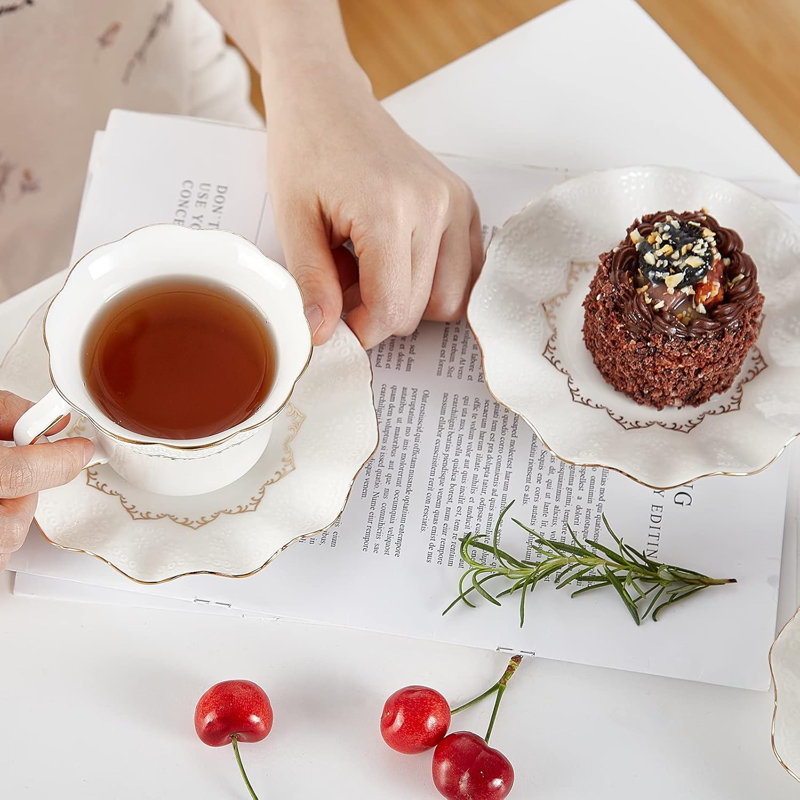 Tasses à thé et soucoupes avec garniture dorée, ensemble de 6