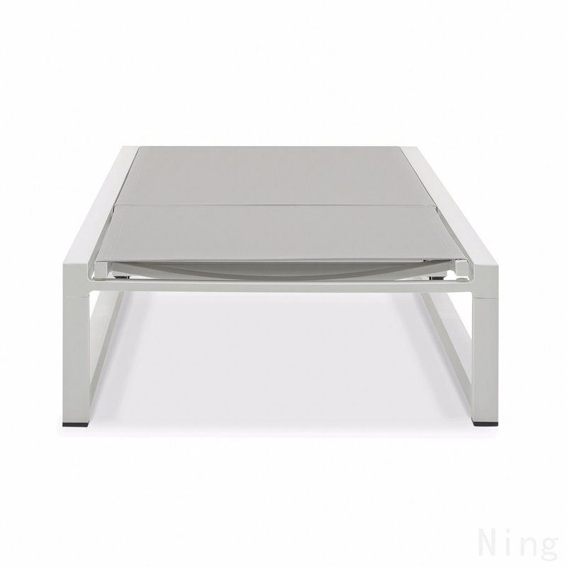 Chaise longue d'extérieur réglable à 5 niveaux, structure en aluminium durable et filet en textilène, parfaite pour le patio / la piscine