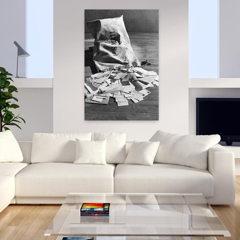 1940S Nature morte de sac de courrier complet débordant sur le plancher, 48" H x 32" W