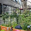 71 treillis de jardin en métal 71 po x 19,7 po, support pour plantes d'extérieur rouille, noir, assemblage simple, treillis galvanisé en tube 4 antirouille, facile à installer, matériau robuste