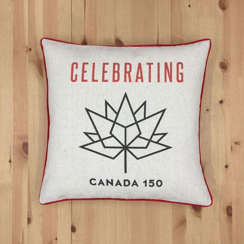  Coussin Celebrating Canada 150, Polyester/ Bourre en polyester