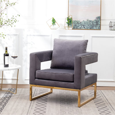 Fauteuil gris contemporain - Style avec assise rembourrée, structure en métal, dossier carré, accoudoirs confortables et revêtement en tissu doux effet velours, pour une détente optimale.