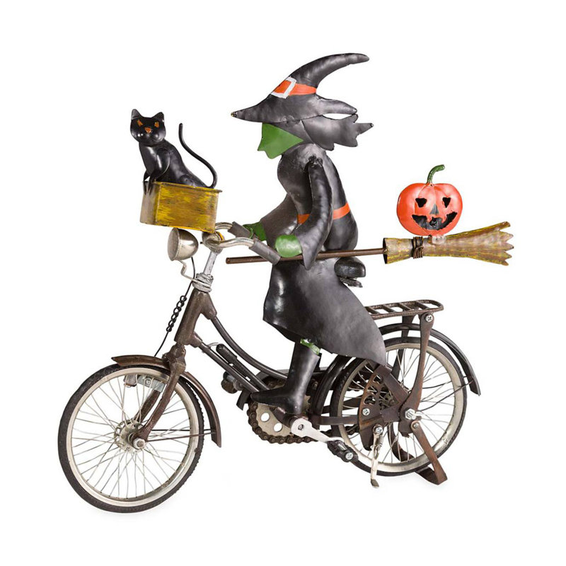 Figurine sorcière sur un vélo