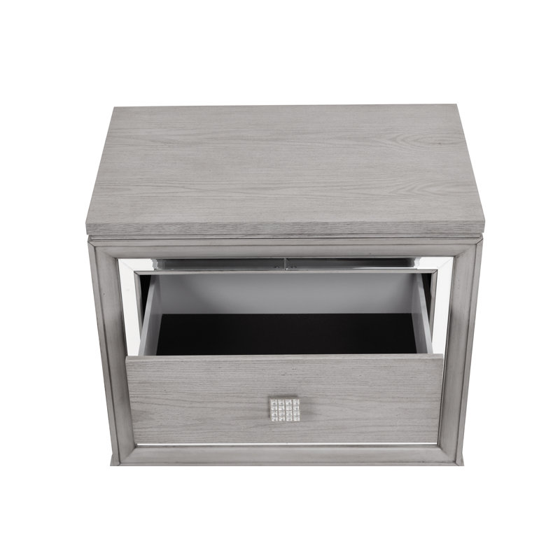 F4DEBB91F3694F2EBC5918205D75AE7F Nightstand