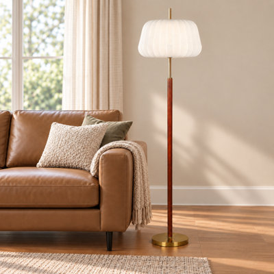 Lampadaire plissé traditionnel Halcyon de 61 po avec accent de bois