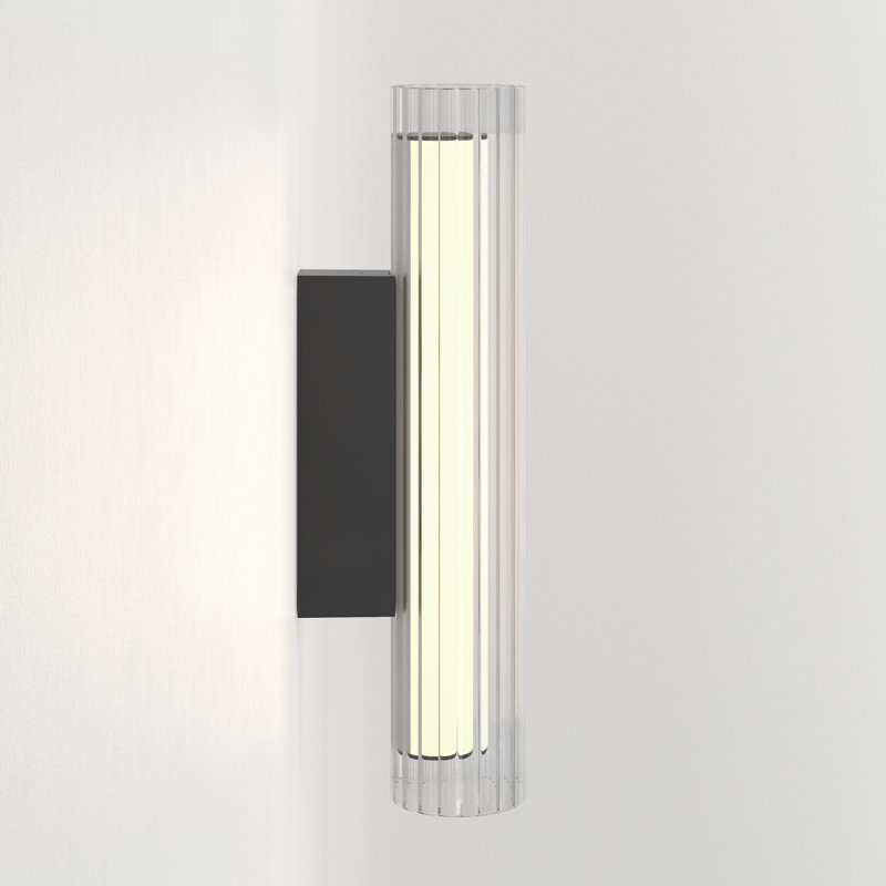 io 2700K, Matt Black, 470 Lumens, 16.54" H x 3.15" W x 5.28" D