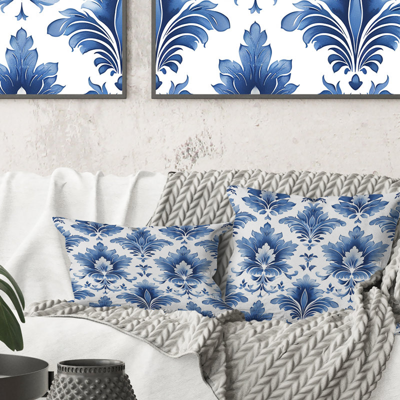 «Blue Whitetimeless Damask Glamour Art V» - Coussin lombaire transitionnel