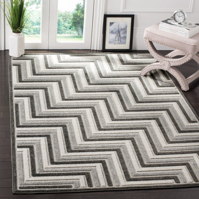 Tapis gris à motif de chevrons Jevan
