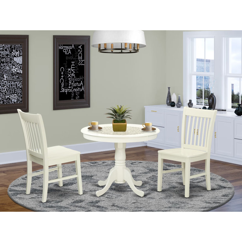 L'ensemble de mobilier de salle à manger 3 pièces comprend une table ronde avec piédestal et 2 chaises en bois, 36 x 36 pouces, blanc lin