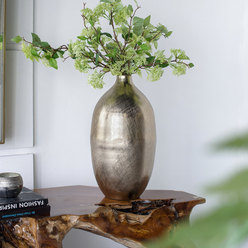 Vase en aluminium, stries dorées