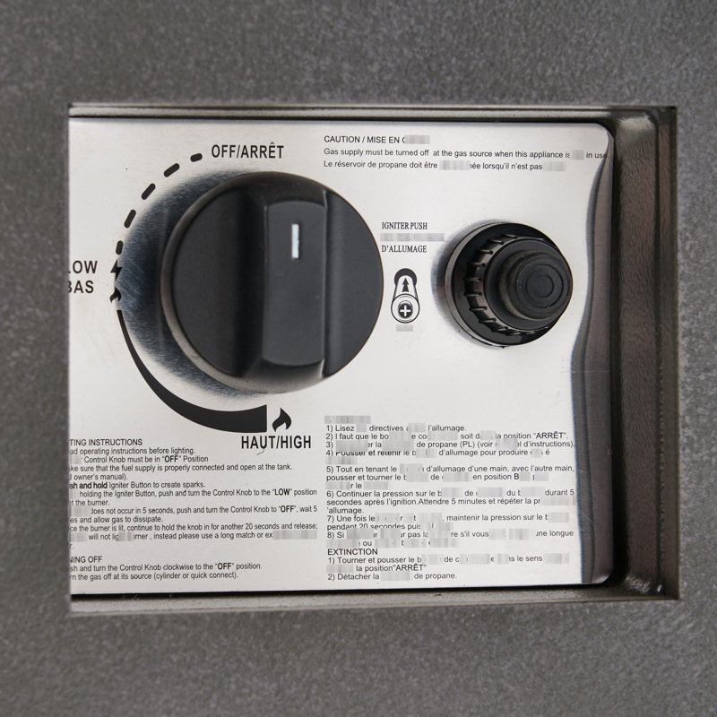 Foyer moderne carré avec structure en fer de 50 000 po, 38,23 po x 38,23 po x 13,46 po, sans assemblage, finition gris pierre, foyer au propane, sortie, cadre, couleur