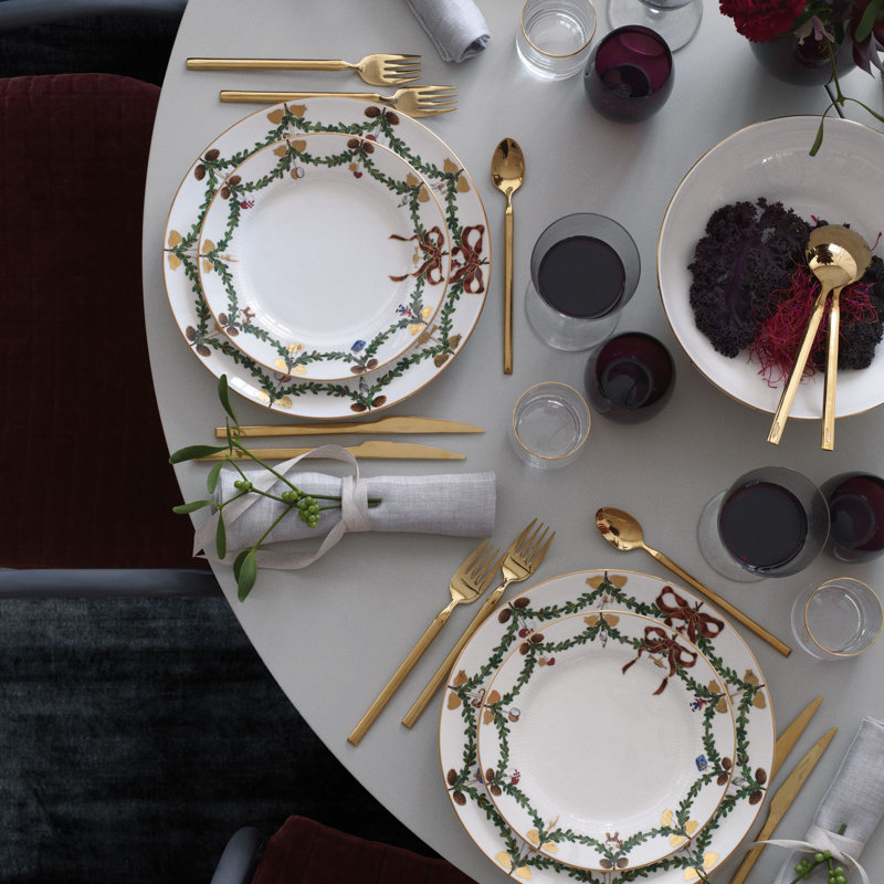 Star Fluted Christmas Royal Copenhagen 10.6299" Dinner Plate