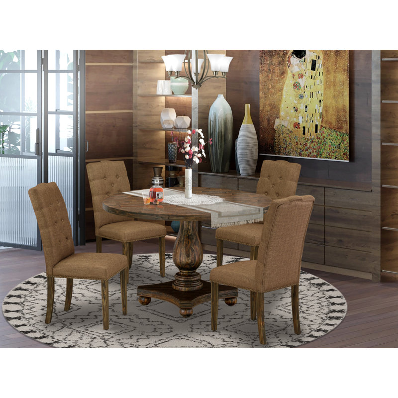 L'ensemble de table de salle à manger 5 pièces comprend une table ronde avec piédestal et 4 chaises rembourrées en tissu brun, jacobin vieilli